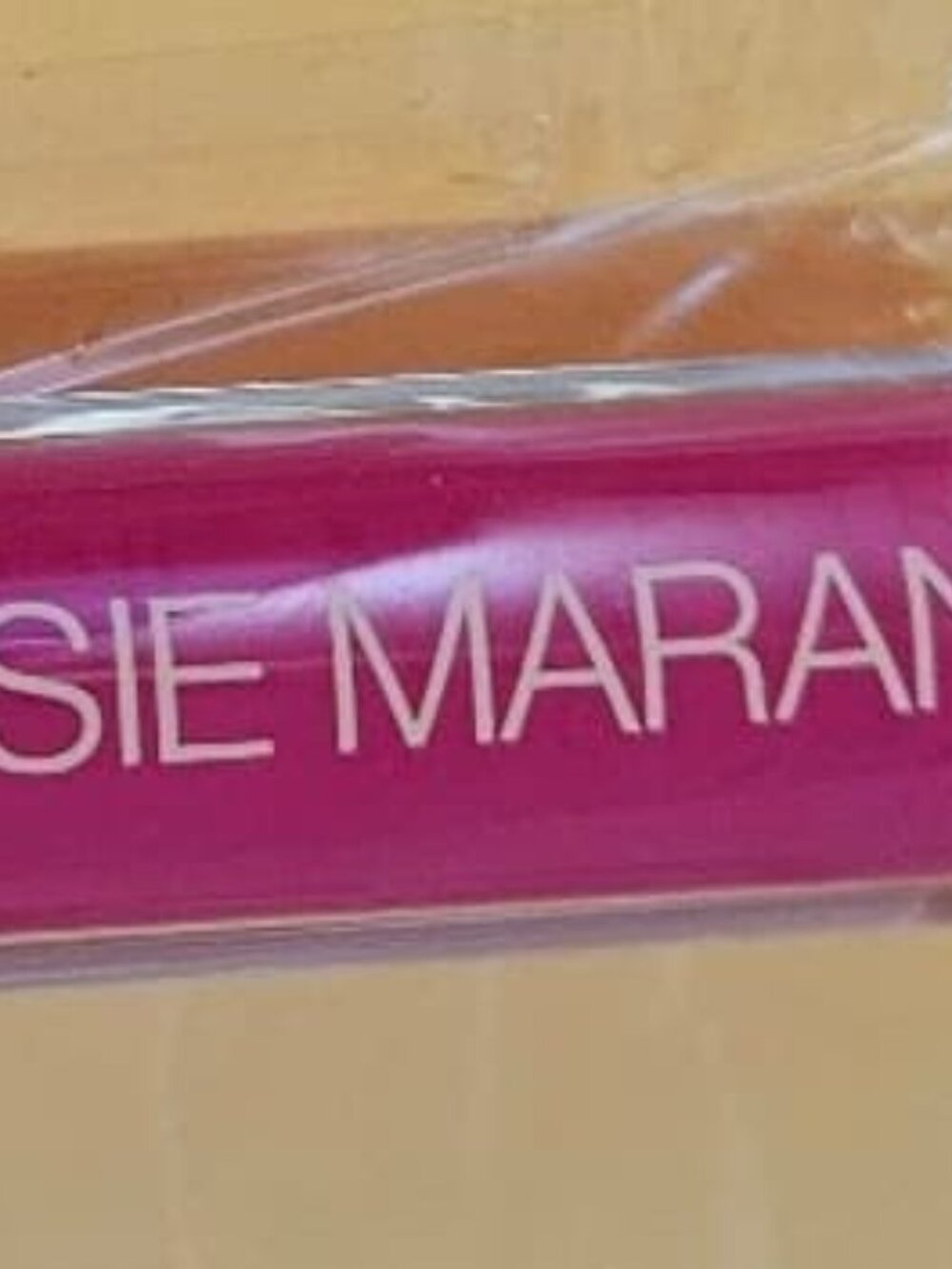 Argan Natural Volume Lip Gloss By Josie Maran - Fuchsia Bright Berry Tone